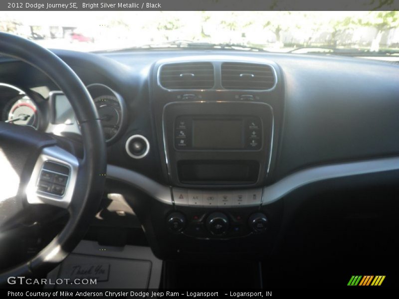 Bright Silver Metallic / Black 2012 Dodge Journey SE