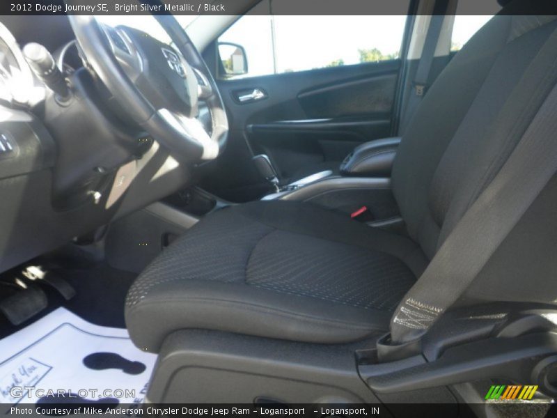 Bright Silver Metallic / Black 2012 Dodge Journey SE