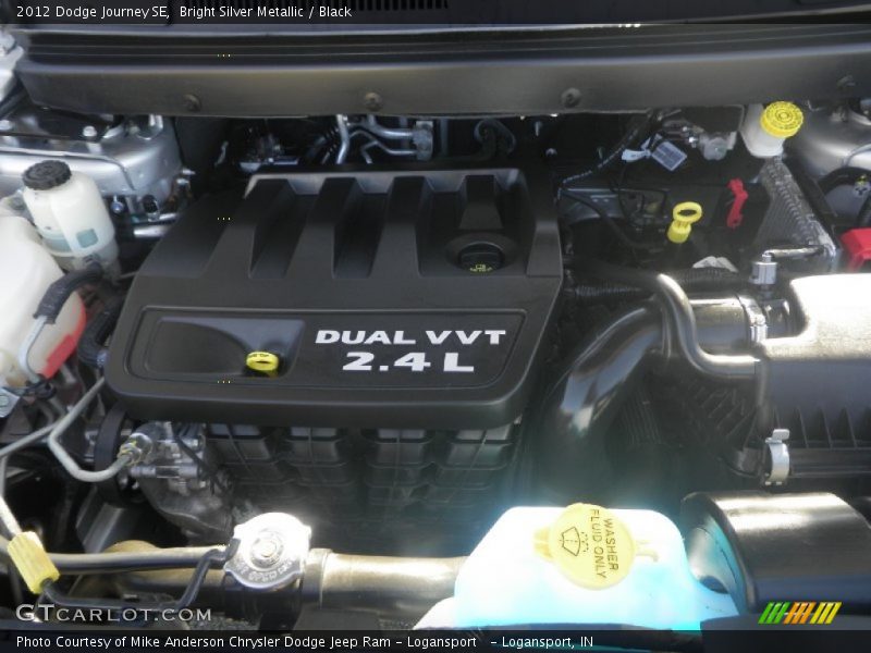 Bright Silver Metallic / Black 2012 Dodge Journey SE