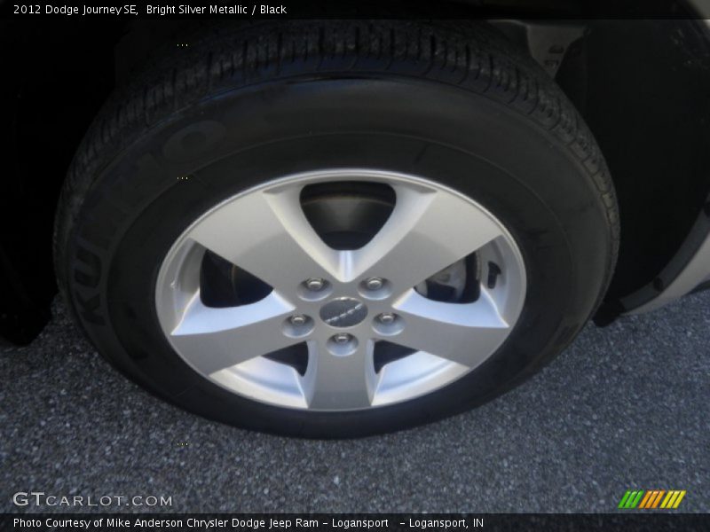 Bright Silver Metallic / Black 2012 Dodge Journey SE
