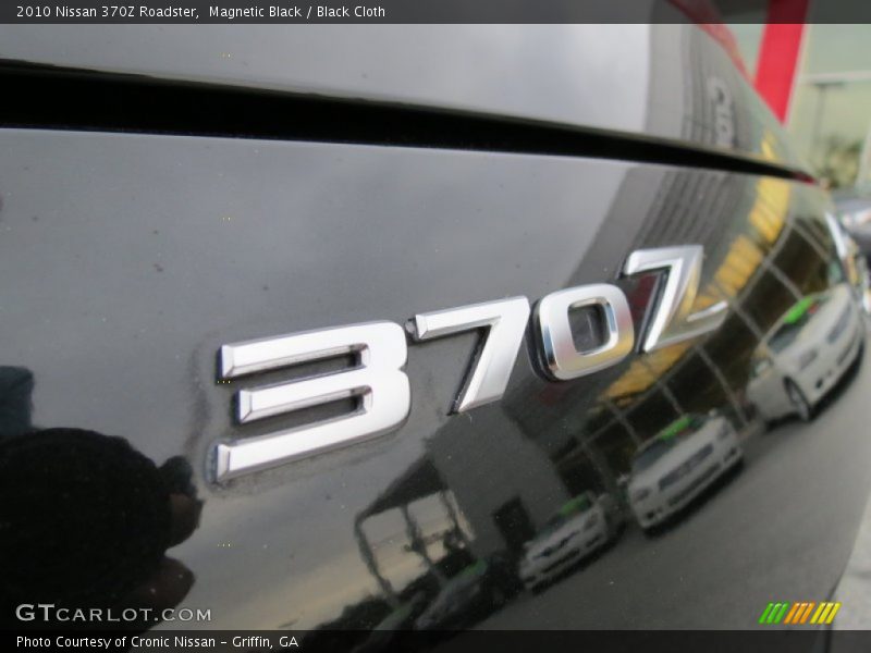 Magnetic Black / Black Cloth 2010 Nissan 370Z Roadster
