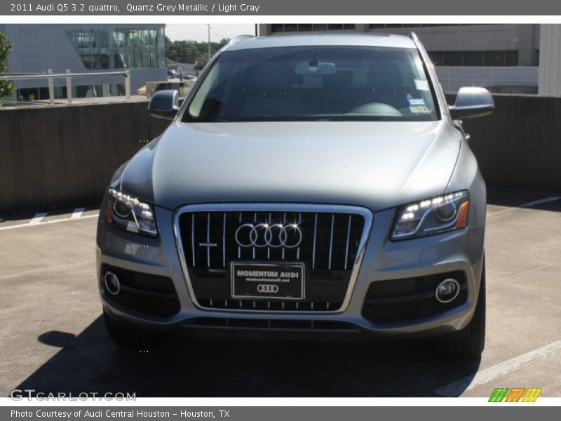 Quartz Grey Metallic / Light Gray 2011 Audi Q5 3.2 quattro