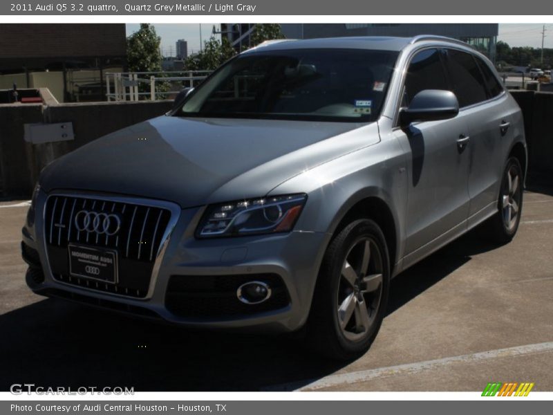 Quartz Grey Metallic / Light Gray 2011 Audi Q5 3.2 quattro