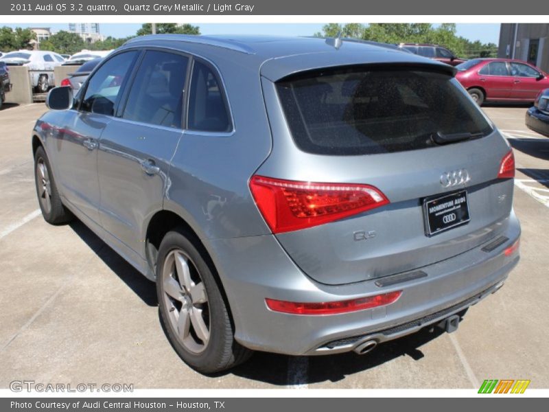 Quartz Grey Metallic / Light Gray 2011 Audi Q5 3.2 quattro