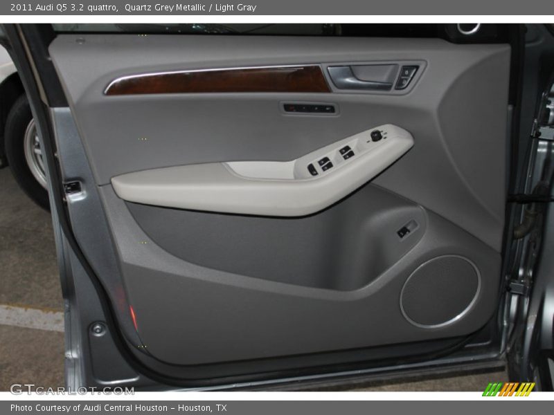 Quartz Grey Metallic / Light Gray 2011 Audi Q5 3.2 quattro