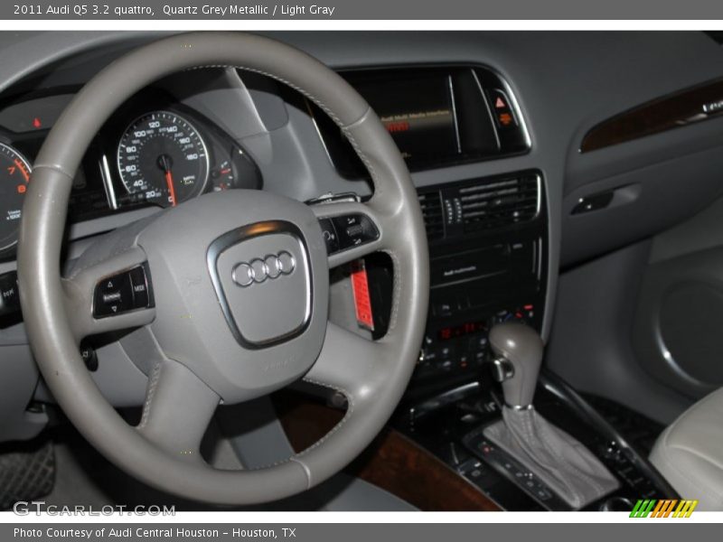 Quartz Grey Metallic / Light Gray 2011 Audi Q5 3.2 quattro