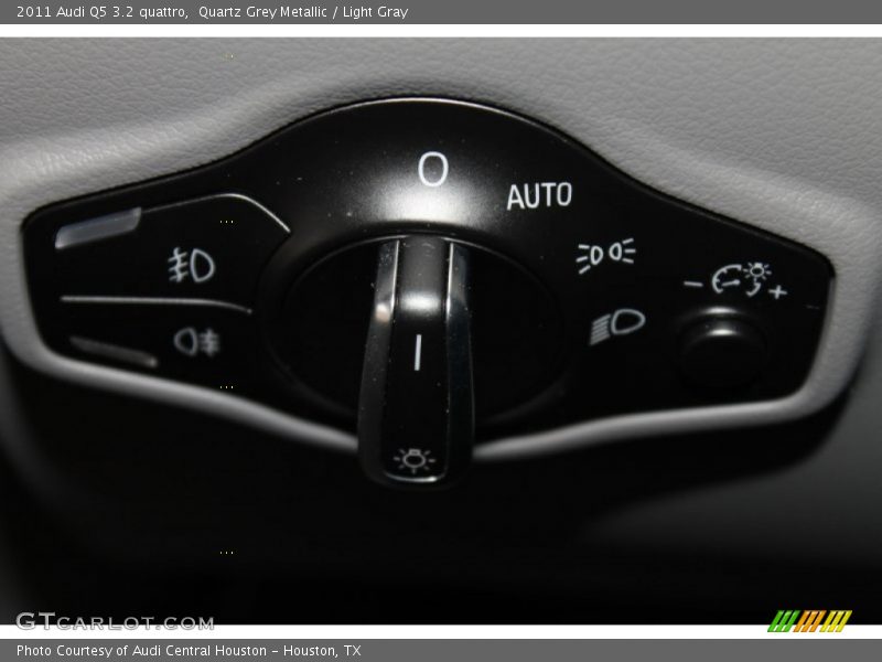 Quartz Grey Metallic / Light Gray 2011 Audi Q5 3.2 quattro