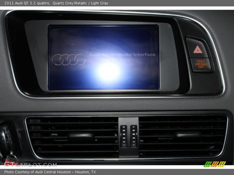 Quartz Grey Metallic / Light Gray 2011 Audi Q5 3.2 quattro