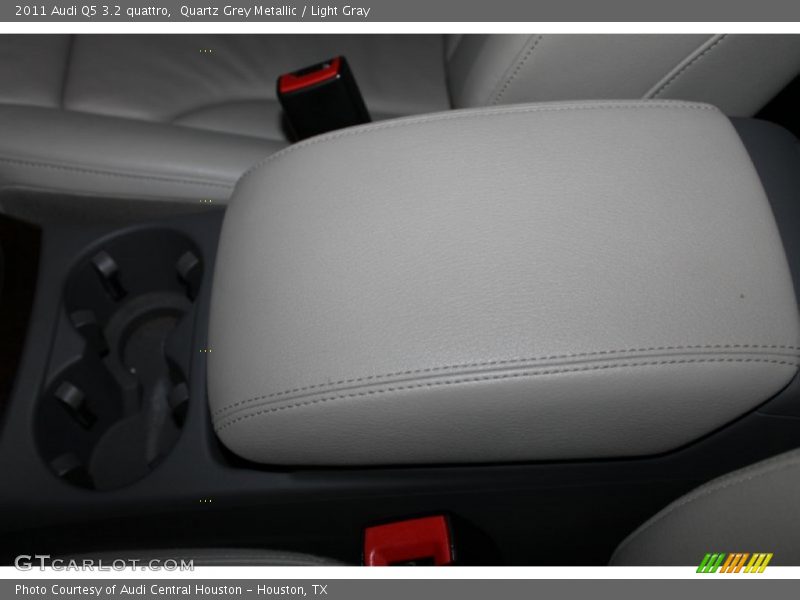 Quartz Grey Metallic / Light Gray 2011 Audi Q5 3.2 quattro