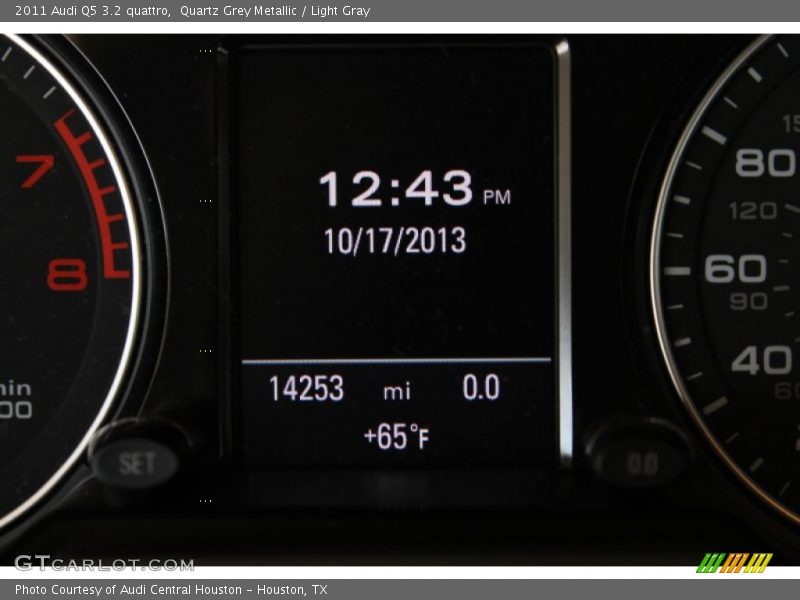 Quartz Grey Metallic / Light Gray 2011 Audi Q5 3.2 quattro