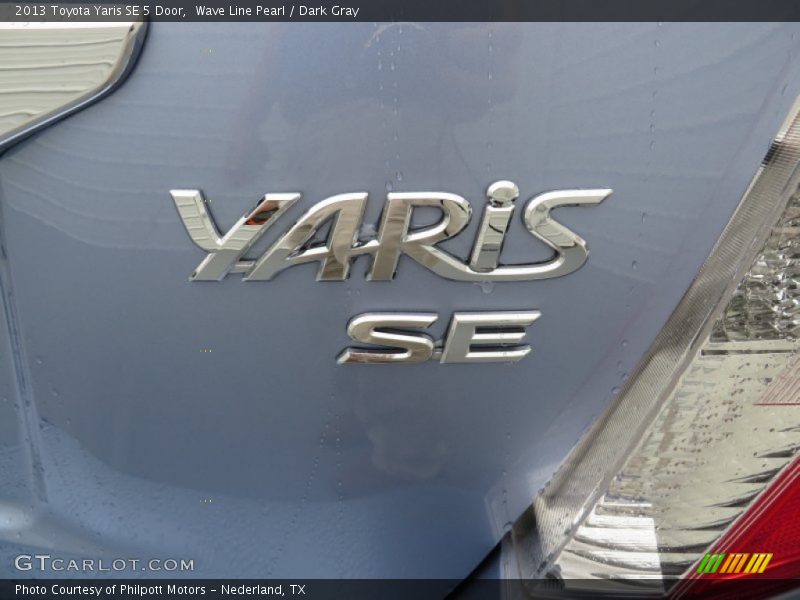 Wave Line Pearl / Dark Gray 2013 Toyota Yaris SE 5 Door