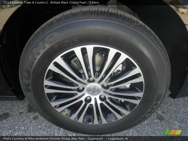 Brilliant Black Crystal Pearl / S Black 2014 Chrysler Town & Country S