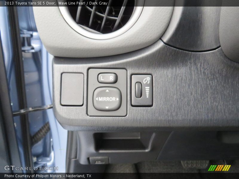 Wave Line Pearl / Dark Gray 2013 Toyota Yaris SE 5 Door