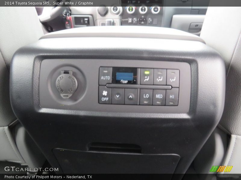 Controls of 2014 Sequoia SR5