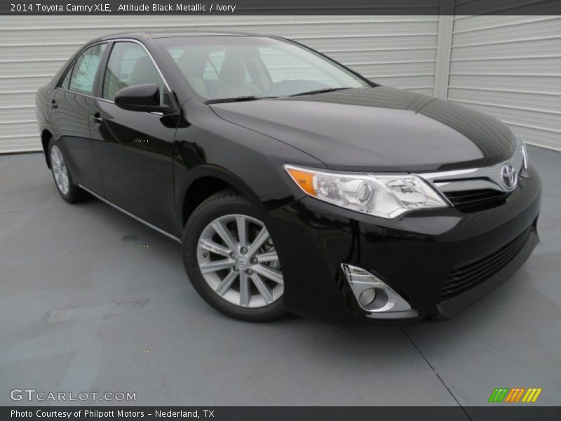 Front 3/4 View of 2014 Camry XLE