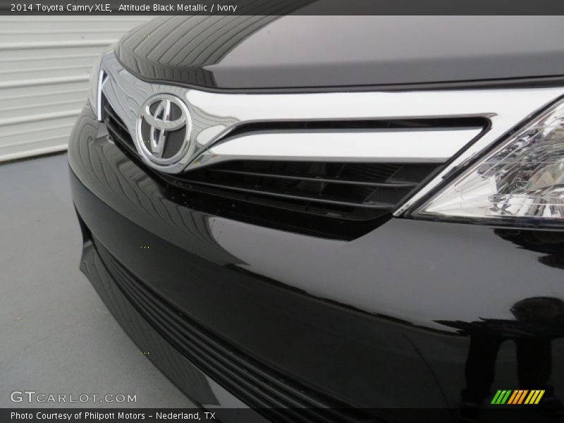Attitude Black Metallic / Ivory 2014 Toyota Camry XLE