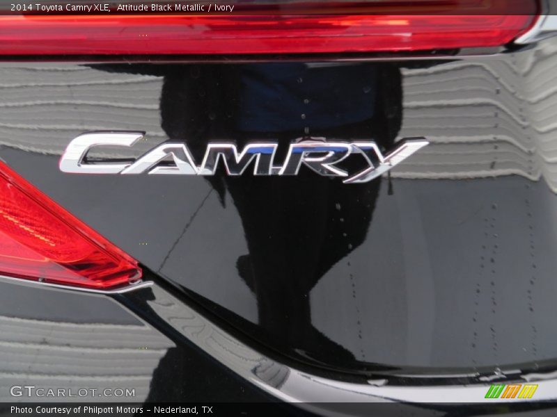 Attitude Black Metallic / Ivory 2014 Toyota Camry XLE