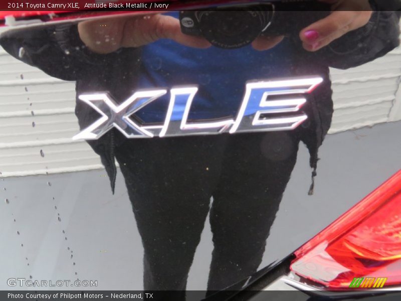 Attitude Black Metallic / Ivory 2014 Toyota Camry XLE