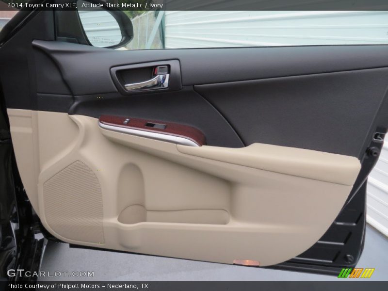 Attitude Black Metallic / Ivory 2014 Toyota Camry XLE