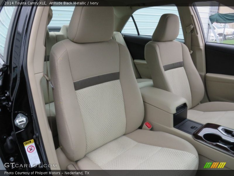 Attitude Black Metallic / Ivory 2014 Toyota Camry XLE