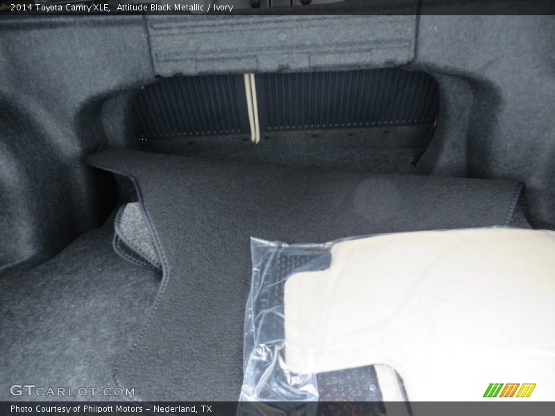 Attitude Black Metallic / Ivory 2014 Toyota Camry XLE