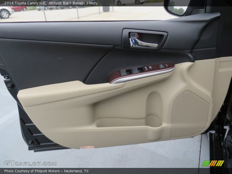 Attitude Black Metallic / Ivory 2014 Toyota Camry XLE