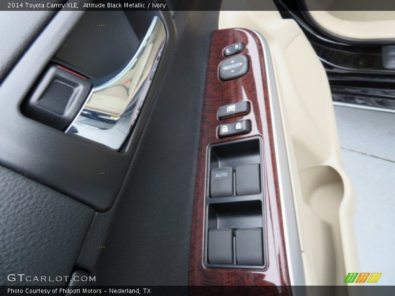 Attitude Black Metallic / Ivory 2014 Toyota Camry XLE
