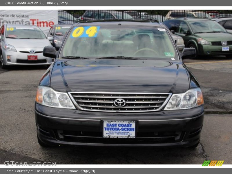 Black / Ivory 2004 Toyota Avalon XL