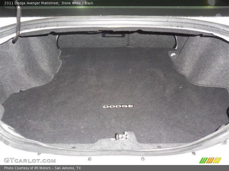 Stone White / Black 2011 Dodge Avenger Mainstreet