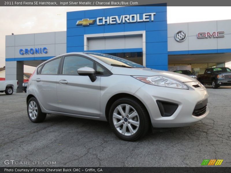 Ingot Silver Metallic / Charcoal Black/Blue Cloth 2011 Ford Fiesta SE Hatchback