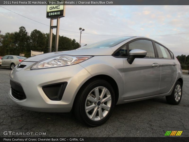 Ingot Silver Metallic / Charcoal Black/Blue Cloth 2011 Ford Fiesta SE Hatchback