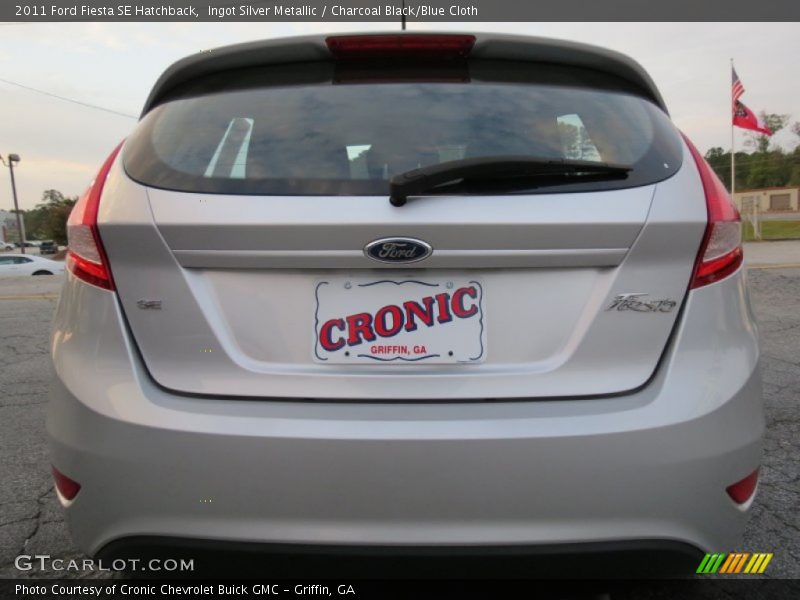 Ingot Silver Metallic / Charcoal Black/Blue Cloth 2011 Ford Fiesta SE Hatchback