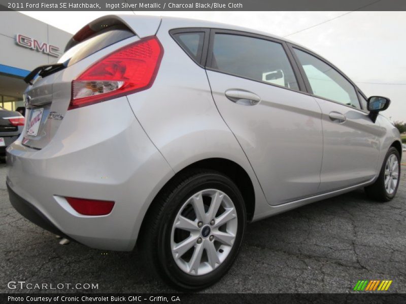 Ingot Silver Metallic / Charcoal Black/Blue Cloth 2011 Ford Fiesta SE Hatchback