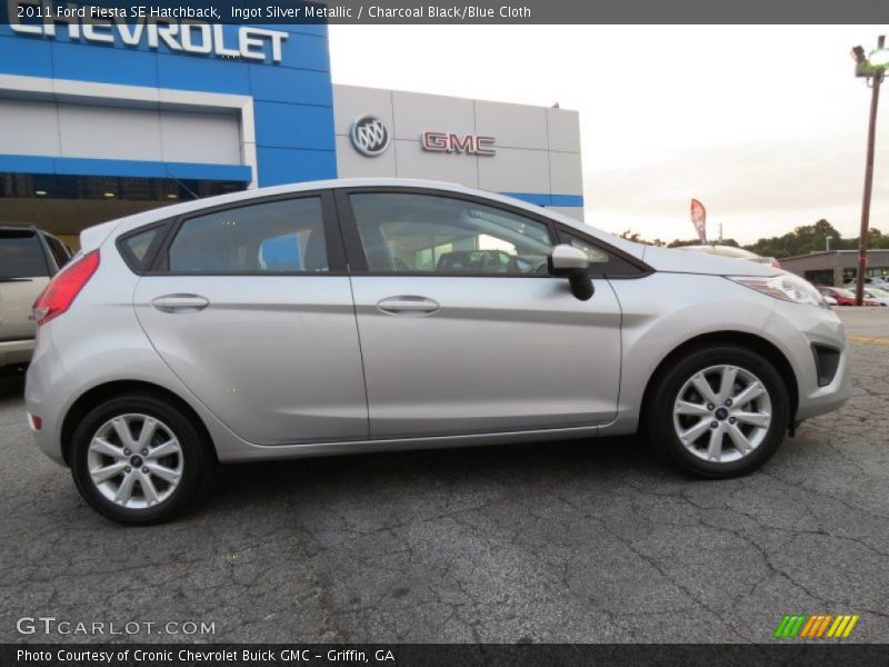 Ingot Silver Metallic / Charcoal Black/Blue Cloth 2011 Ford Fiesta SE Hatchback