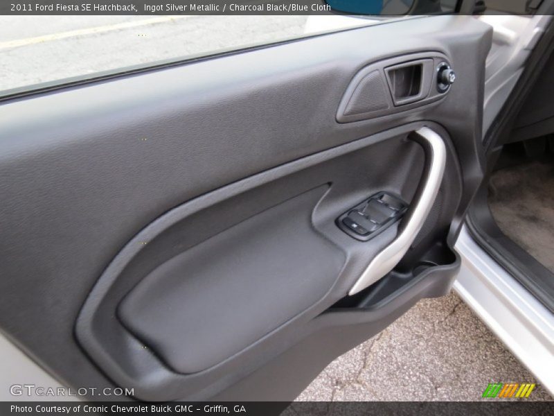 Ingot Silver Metallic / Charcoal Black/Blue Cloth 2011 Ford Fiesta SE Hatchback