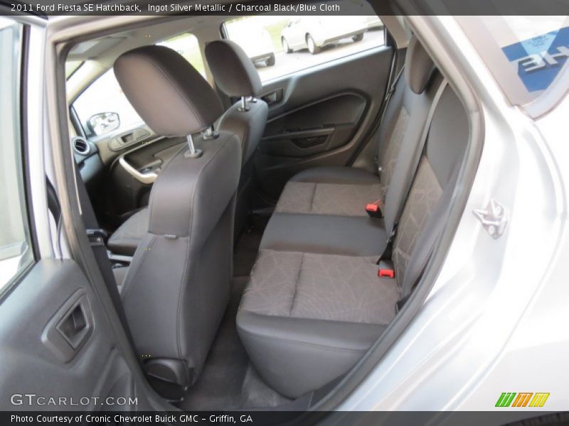 Ingot Silver Metallic / Charcoal Black/Blue Cloth 2011 Ford Fiesta SE Hatchback