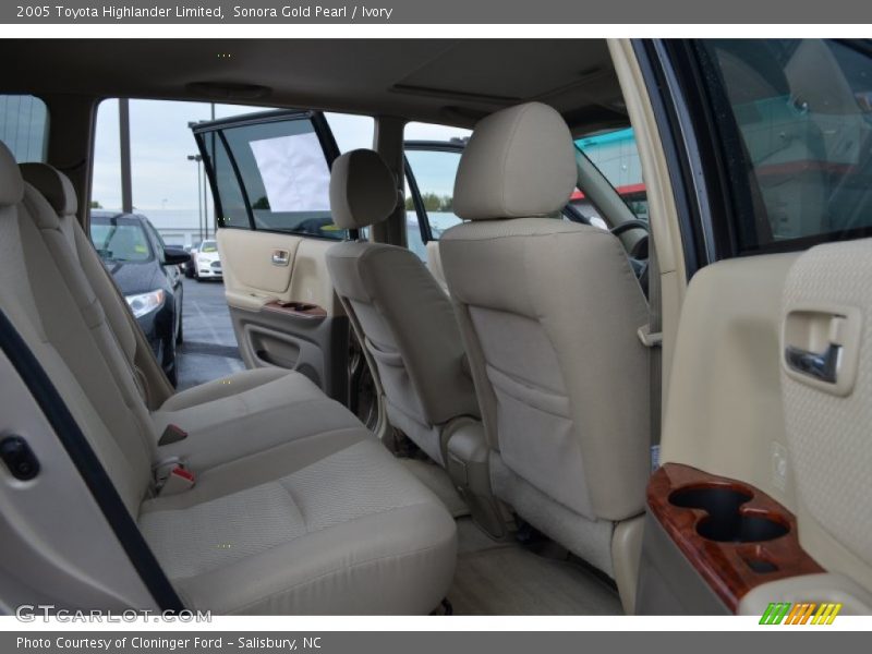 Sonora Gold Pearl / Ivory 2005 Toyota Highlander Limited