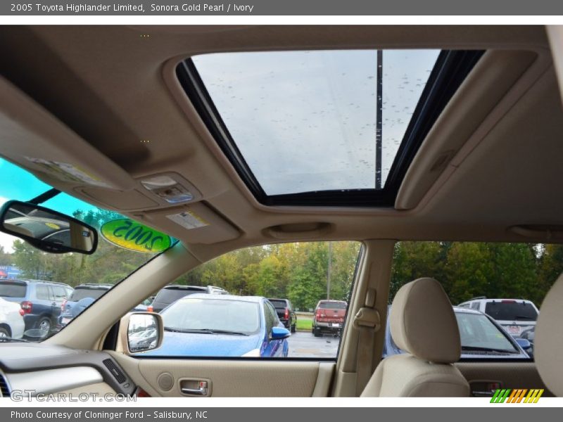 Sonora Gold Pearl / Ivory 2005 Toyota Highlander Limited