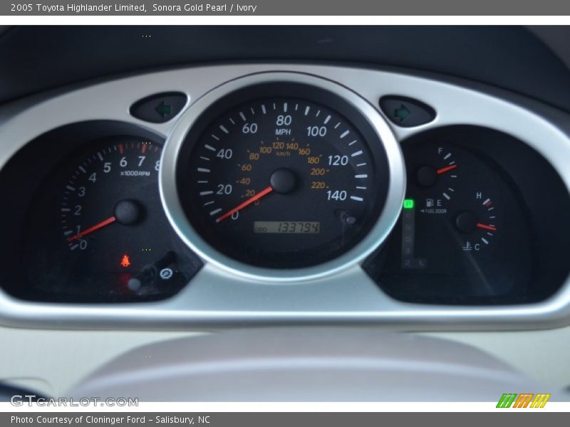 Sonora Gold Pearl / Ivory 2005 Toyota Highlander Limited