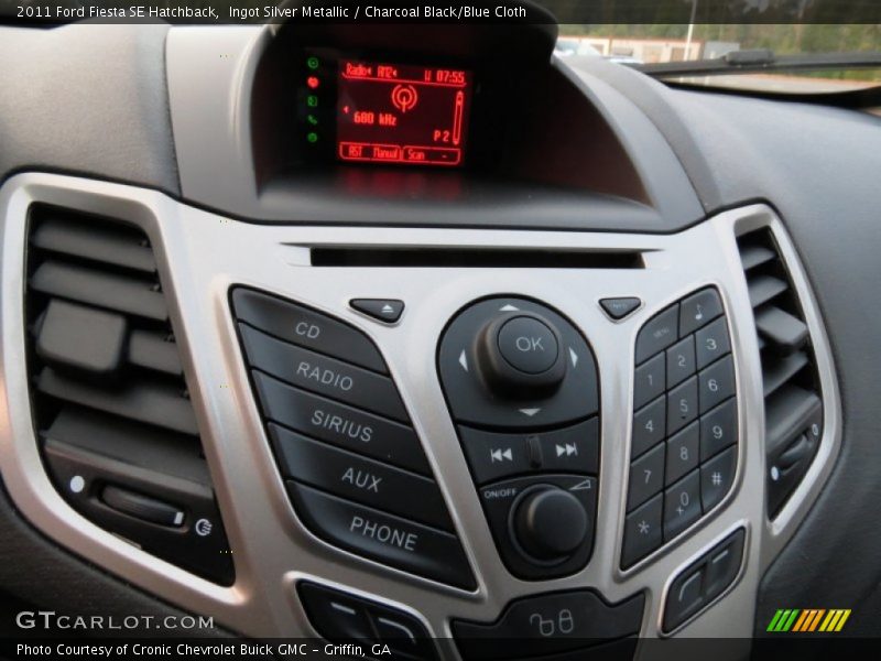Ingot Silver Metallic / Charcoal Black/Blue Cloth 2011 Ford Fiesta SE Hatchback