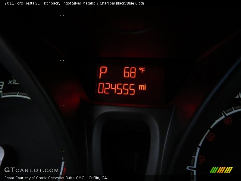 Ingot Silver Metallic / Charcoal Black/Blue Cloth 2011 Ford Fiesta SE Hatchback