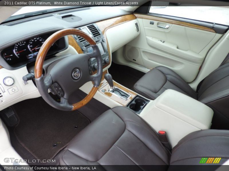 White Diamond Tricoat / Light Linen/Cocoa Accents 2011 Cadillac DTS Platinum