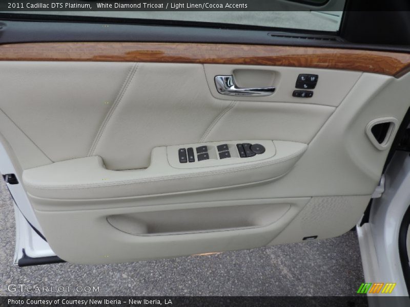 White Diamond Tricoat / Light Linen/Cocoa Accents 2011 Cadillac DTS Platinum