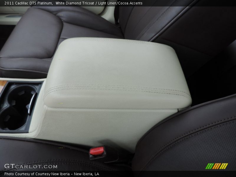 White Diamond Tricoat / Light Linen/Cocoa Accents 2011 Cadillac DTS Platinum