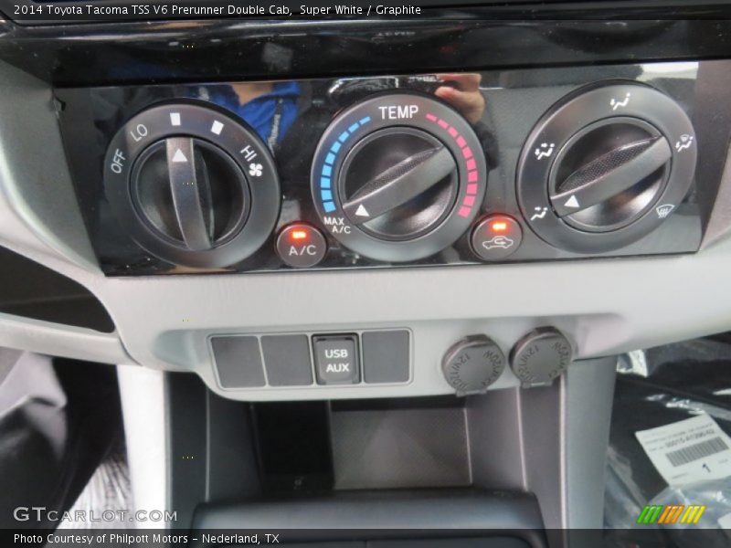 Controls of 2014 Tacoma TSS V6 Prerunner Double Cab
