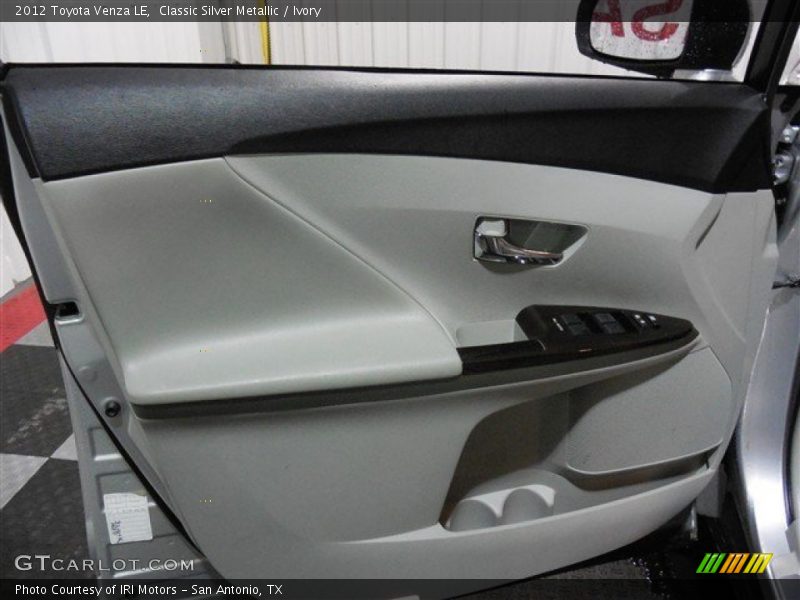 Classic Silver Metallic / Ivory 2012 Toyota Venza LE