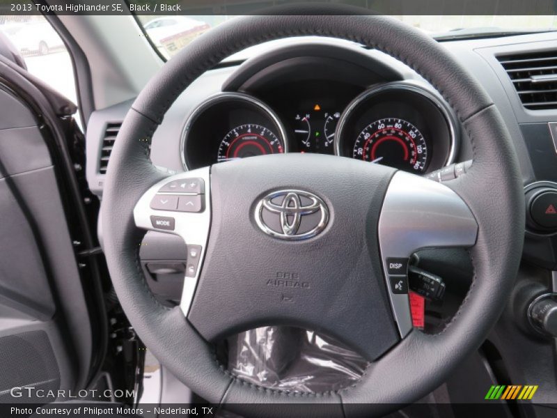 Black / Black 2013 Toyota Highlander SE