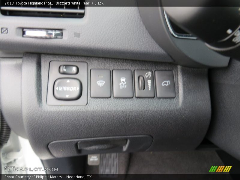 Blizzard White Pearl / Black 2013 Toyota Highlander SE