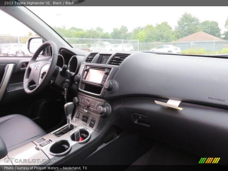 Black / Black 2013 Toyota Highlander SE