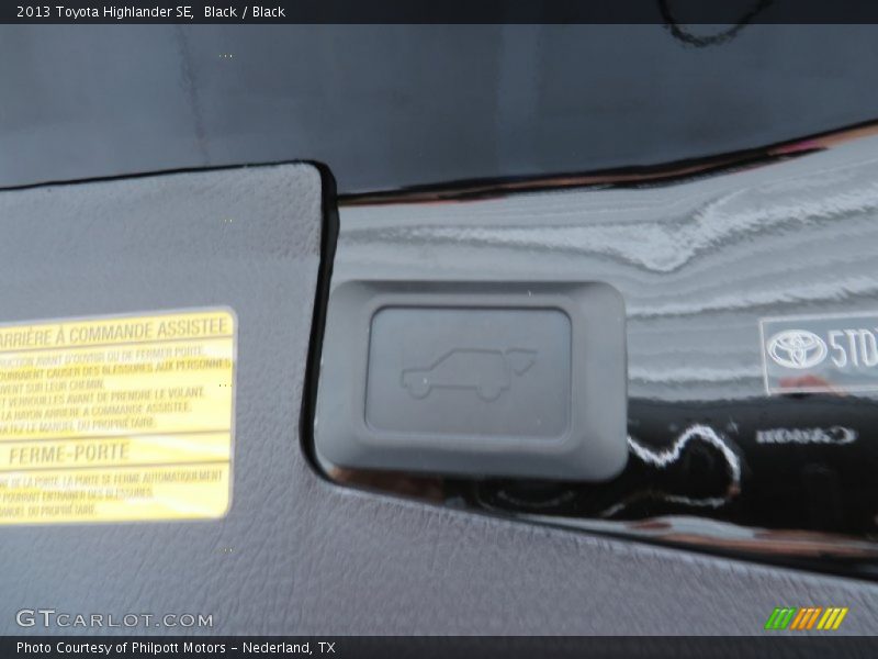 Black / Black 2013 Toyota Highlander SE